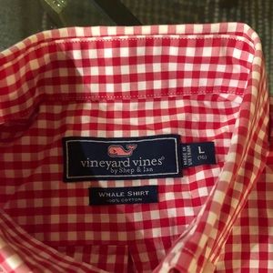 Excellent condition - cotton vineyard vines button down- outgrown